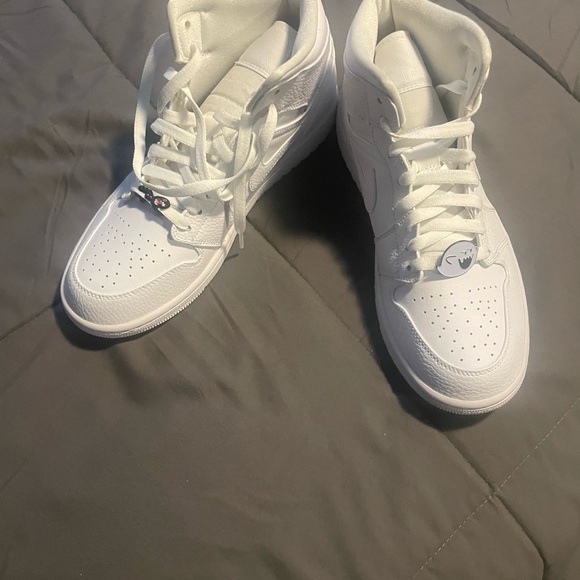 Air Jordan 1 mid/high all whits size 8.5 brand new never worn no box make offer - Picture 2 of 9